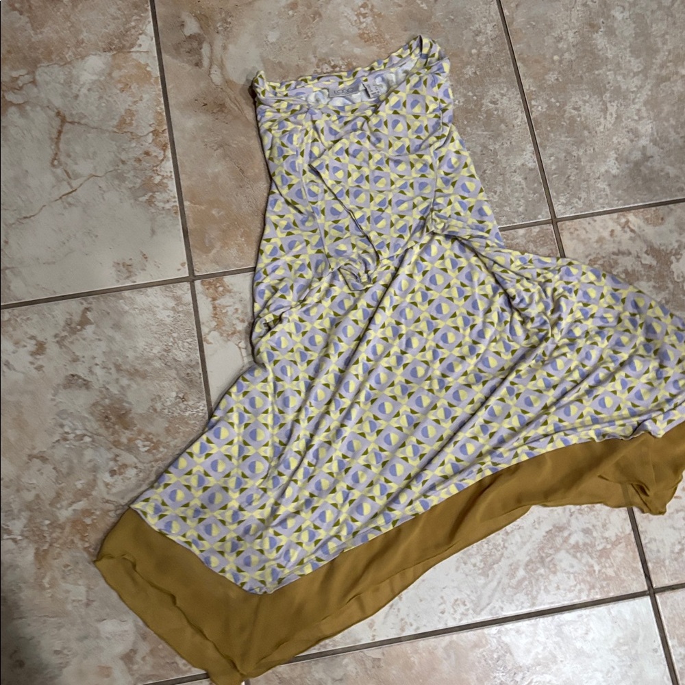 Geometric Patterned Women's Top - Picture 4 of 5